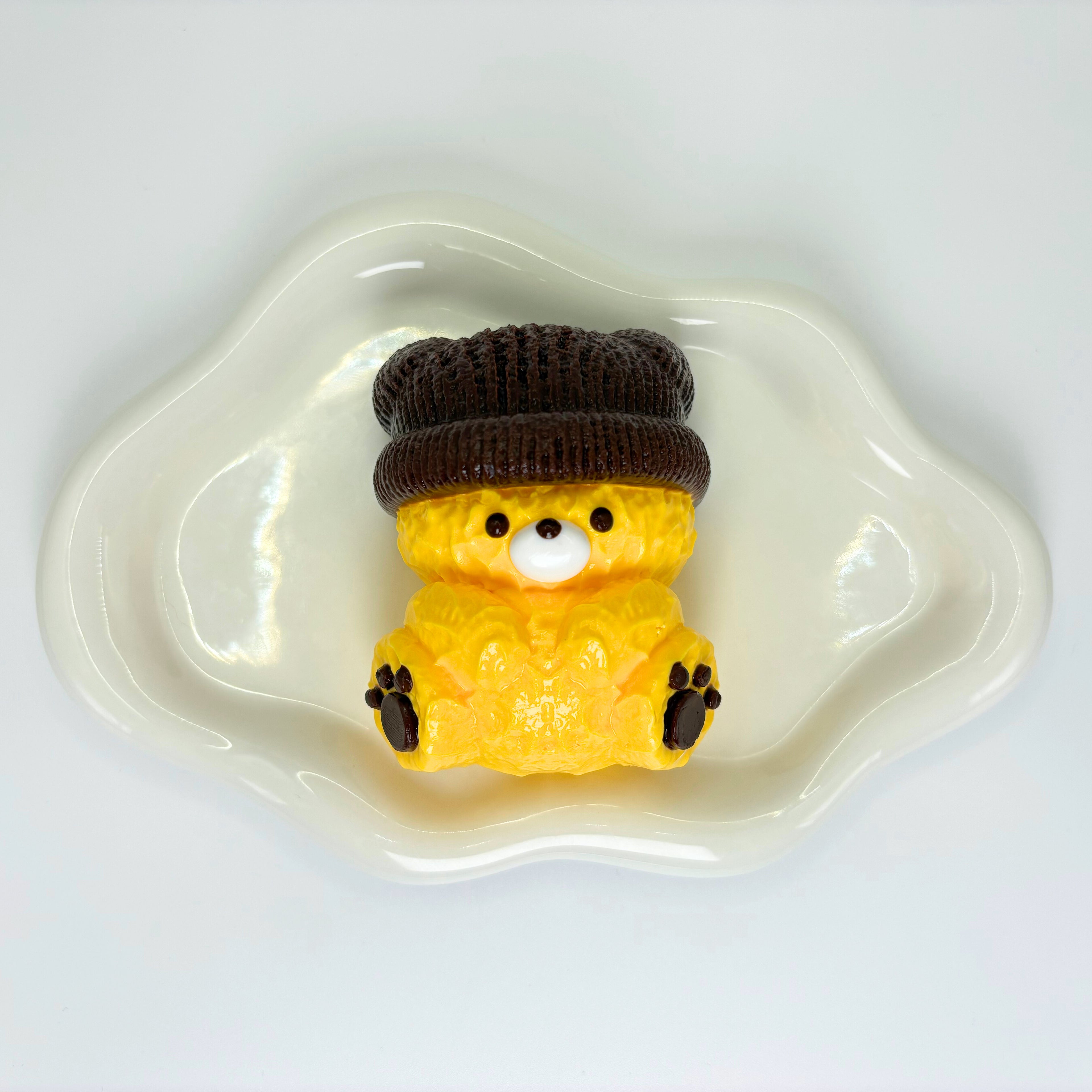 Lalachill woollie bear squishy in top view.